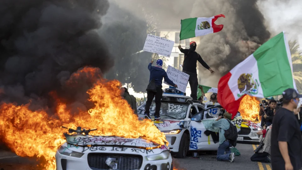 image-18 Trump ameaça prisão de governador da Califórnia em meio a protestos em Los Angeles