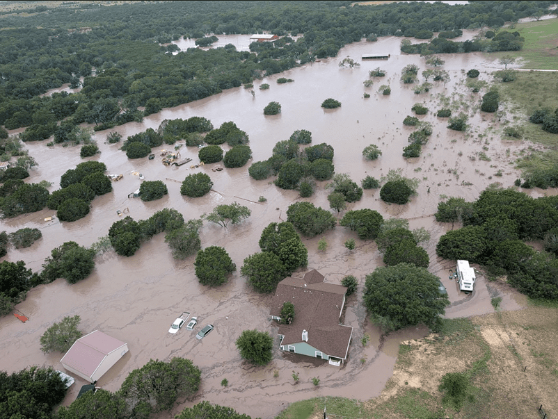 image-13 Enchentes no Texas deixam 82 mortos e devastam acampamento de verão, onde 27 meninas e monitoras perderam a vida